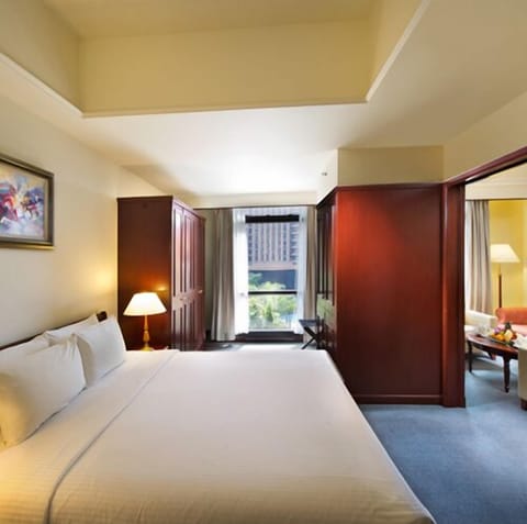 Luxury Suite, 2 Bedrooms | 1 bedroom, in-room safe, desk, iron/ironing board