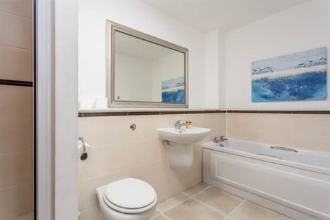 Standard Apartment | Bathroom | Separate tub and shower, free toiletries, hair dryer, towels