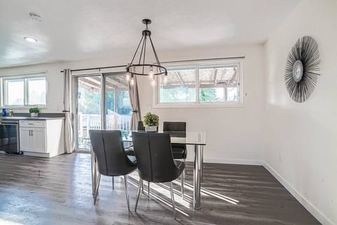Open concept kitchen creates a fluid living space between the kitchen and dining area