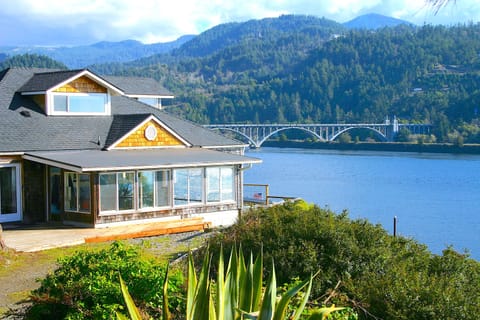 River's End overlooking the Rogue, Pacific, and Patterson Bridge. 