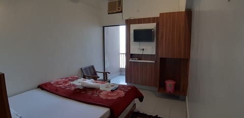 Standard Double Room, 1 Double Bed, River View | In-room safe, desk, soundproofing, free WiFi