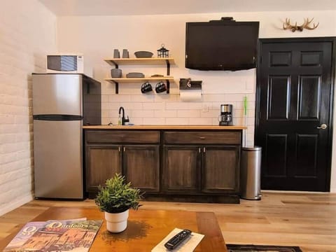 Design Studio (Pet Friendly) | Private kitchenette | Microwave, coffee/tea maker, cleaning supplies, freezer