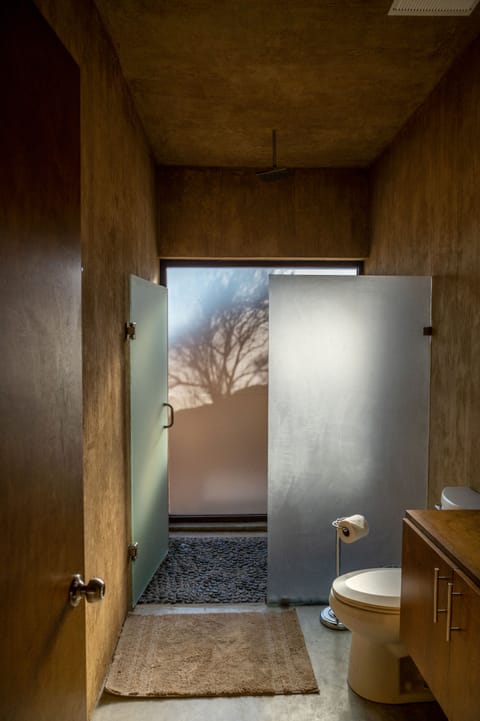 Casa Tecate | Bathroom | Shower, free toiletries, hair dryer, bathrobes