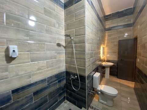 Triple Room (with bathroom) | Bathroom | Towels