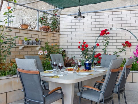 Plant, Table, Flower, Property, Furniture, Flowerpot, Chair, Outdoor Table, Outdoor Furniture, Interior Design