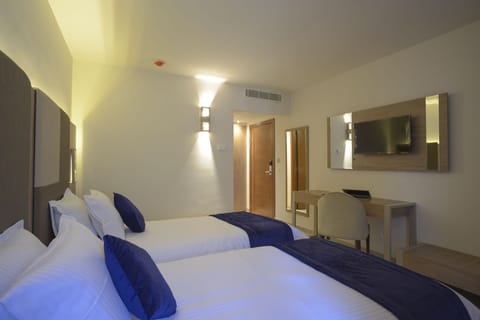 Standard Room | Minibar, in-room safe, free WiFi, bed sheets