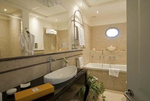 Presidential Suite | Bathroom | Rainfall showerhead, free toiletries, hair dryer, bathrobes