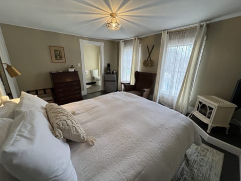 Presidential Room | Premium bedding, down comforters, individually decorated