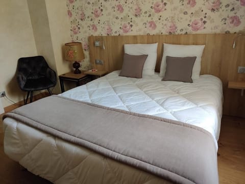 Double or Twin Room | Desk, laptop workspace, free WiFi, bed sheets