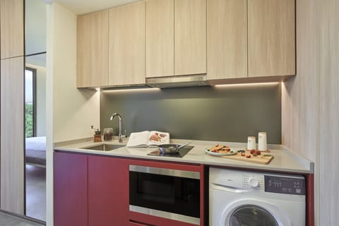 Premier Room | Private kitchenette | Electric kettle