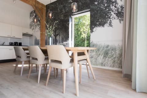 Six-person apartment | Living area | TV