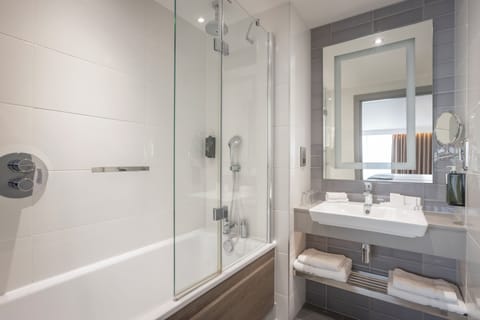 Combined shower/tub, eco-friendly toiletries, hair dryer, towels