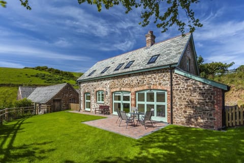 Front view of Dashel Cottage