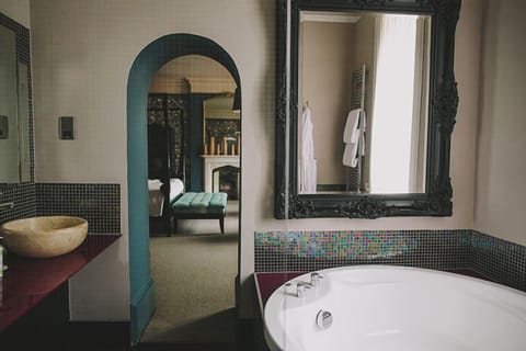 Honeymoon Suite | Bathroom | Hair dryer, bathrobes, slippers, towels