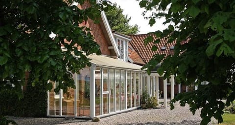 Entrance to the apartment / conservatory