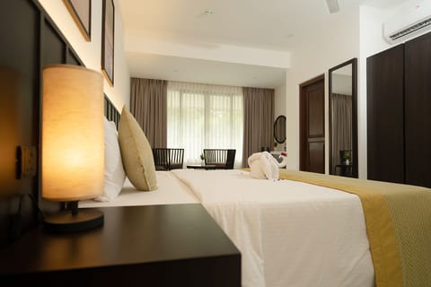 Deluxe Double Room | Bathroom | Shower, rainfall showerhead, free toiletries, hair dryer