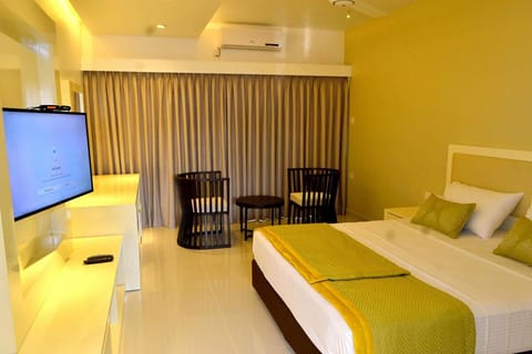 Deluxe Double or Twin Room | Laptop workspace, free WiFi