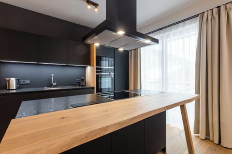 Apartment with 4 Bedrooms 4A | Private kitchen | Fridge, oven, stovetop, dishwasher
