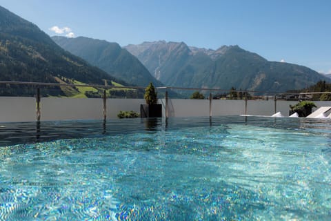 2 indoor pools, outdoor pool, open 8:00 AM to 9:00 PM, sun loungers