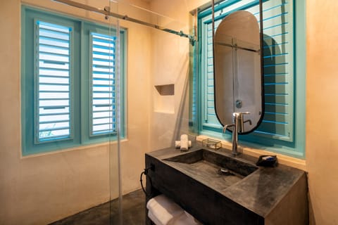 Deluxe Room, 1 King Bed | Bathroom | Shower, rainfall showerhead, designer toiletries, hair dryer