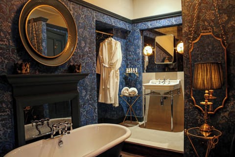 Junior Suite, Garden View | Bathroom | Separate tub and shower, deep soaking tub, rainfall showerhead