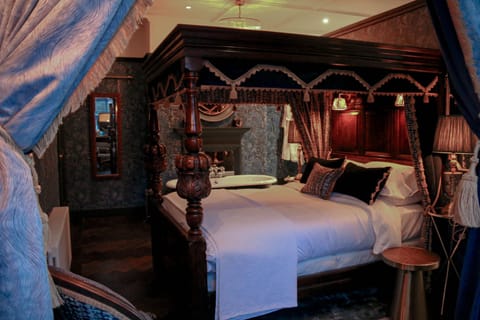 Junior Suite, Garden View | Egyptian cotton sheets, premium bedding, pillowtop beds, free minibar