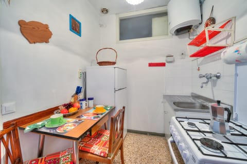 Family Apartment, 1 Bedroom (Casa Miriana Stresa Centro) | Private kitchen | Fridge, stovetop, coffee/tea maker, electric kettle