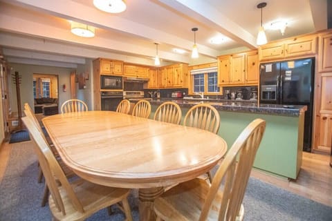 The large and well-equipped kitchen is complete with stainless steel appliances, granite countertops, and a large dining table providing all you need to prepare a delicious meal.