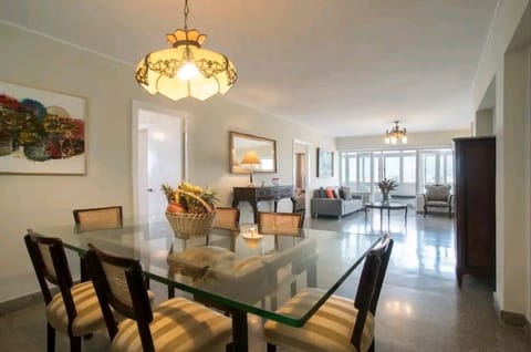 Classic Apartment, 3 Bedrooms, Sea View, Tower | Dining room