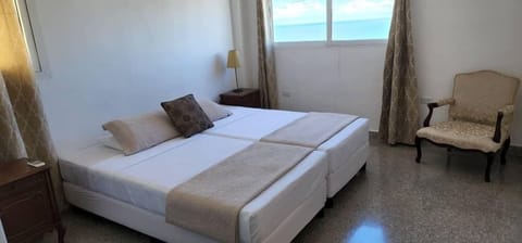 Classic Apartment, 3 Bedrooms, Sea View, Tower | Hypo-allergenic bedding, Select Comfort beds, minibar, in-room safe