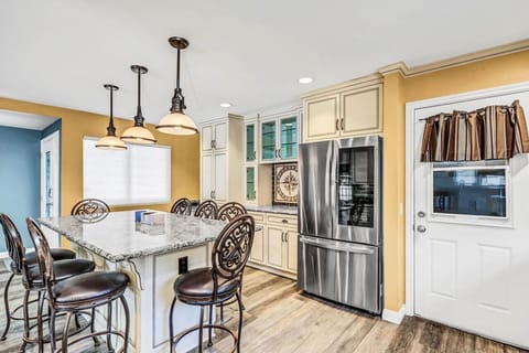 Kitchen with Island Seating