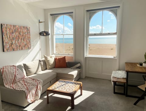 Apartment (2 Bedrooms) | Beach/ocean view