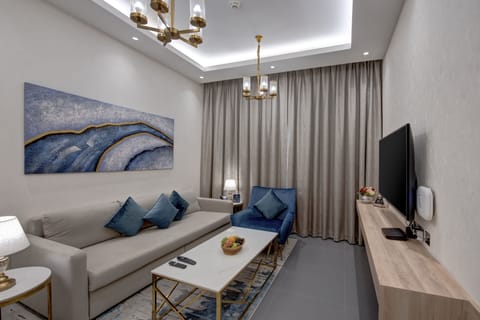 Premier Room | Minibar, laptop workspace, soundproofing, iron/ironing board