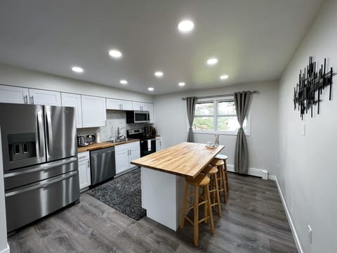 Apartment 2 | Private kitchen | Full-size fridge, microwave, stovetop, dishwasher