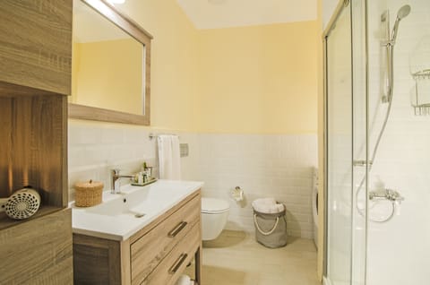 Deluxe Apartment | Bathroom | Slippers