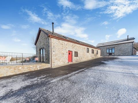 Setting | Parlwr Godro - Goetre Isaf, Lampeter