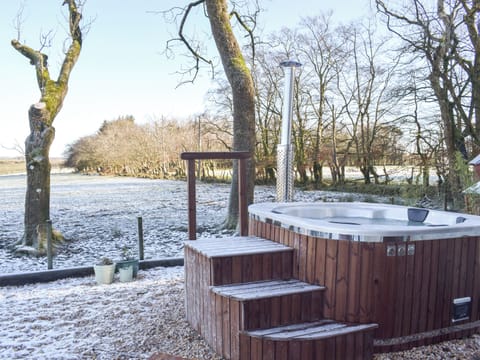 Hot tub | Trelaw - Farmhouse Holidays, Cumnock