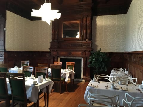 Free daily full breakfast