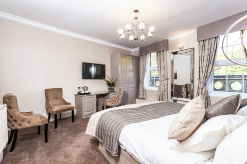 Deluxe Suite | Iron/ironing board, free WiFi, bed sheets