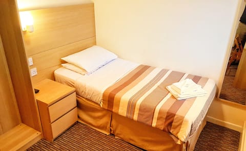 Superior Single Room, 1 Twin Bed | Iron/ironing board, free WiFi, bed sheets