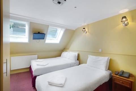 Triple Room | Soundproofing, iron/ironing board, free WiFi, bed sheets