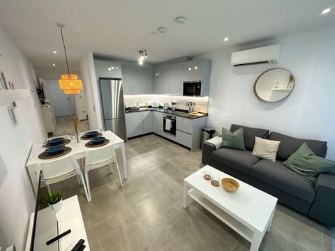 Premium Studio Suite | Living area | 44-inch LED TV with digital channels, TV, Netflix