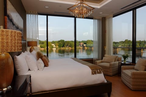 Riverview Suite with Stunning RiverViews | Premium bedding, Tempur-Pedic beds, in-room safe, desk