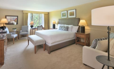 Junior King Suite With Partial River Views | Premium bedding, Tempur-Pedic beds, in-room safe, desk