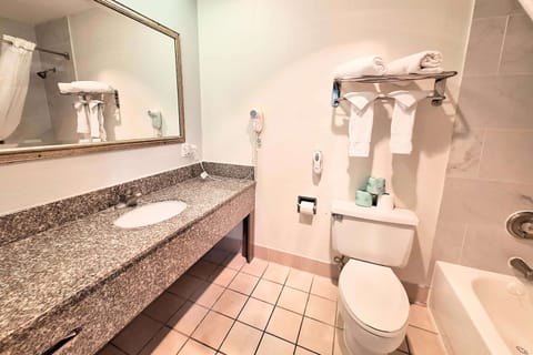 Combined shower/tub, deep soaking tub, hair dryer, towels