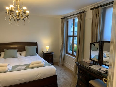 Double room-Signature-Ensuite | Desk, iron/ironing board, free WiFi