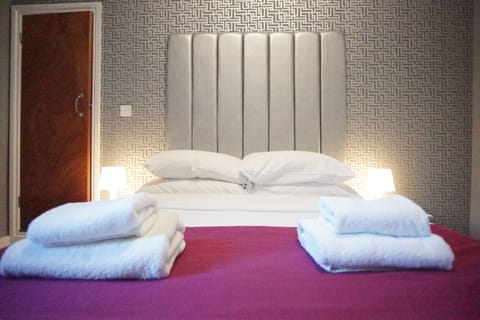 Double Room | In-room safe, desk, soundproofing, iron/ironing board