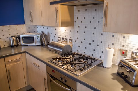 Apartment, 3 Bedrooms | Private kitchen | Full-size fridge, microwave, stovetop, dishwasher