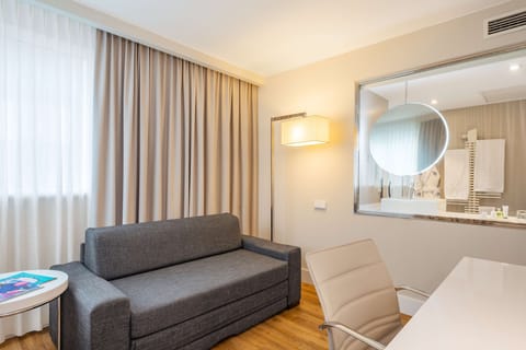 Hypo-allergenic bedding, pillowtop beds, in-room safe, desk