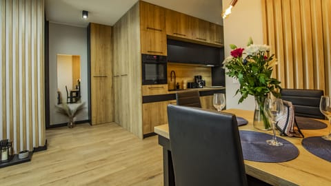 Deluxe Apartment | Private kitchenette | Fridge, stovetop, coffee/tea maker, electric kettle